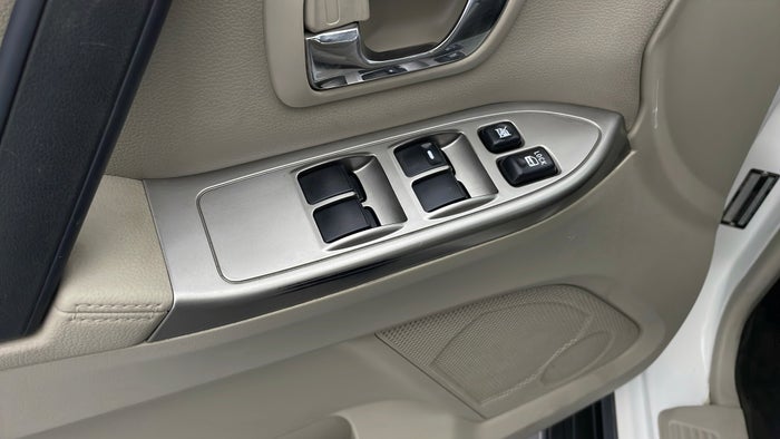 MITSUBISHI PAJERO-Door Interior LHS front Color Fade