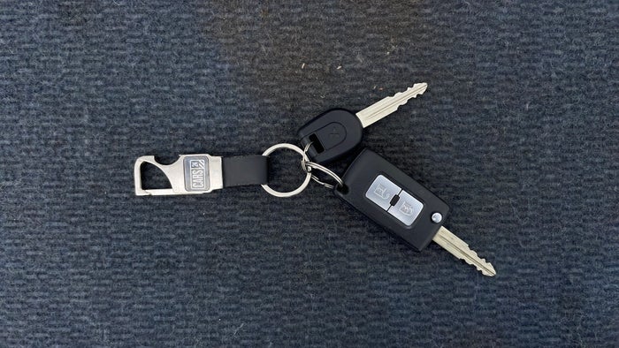MITSUBISHI PAJERO-Key Close-up