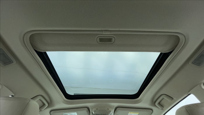 MITSUBISHI PAJERO-Interior Sunroof/Moonroof