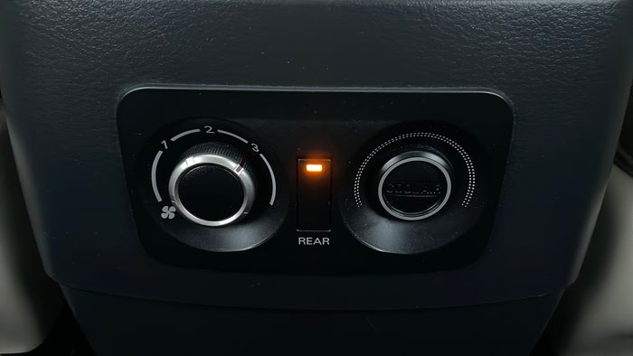 MITSUBISHI PAJERO-Rear AC Temperature Control