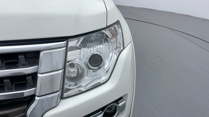MITSUBISHI PAJERO-Head Light LHS Fading