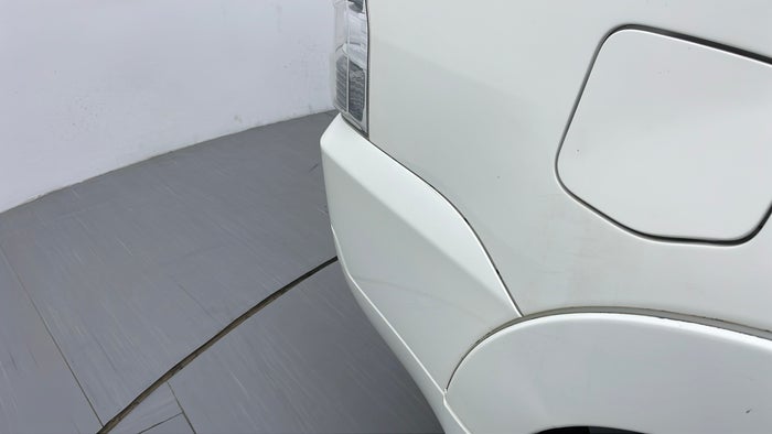 MITSUBISHI PAJERO-Bumper Rear Misaligned