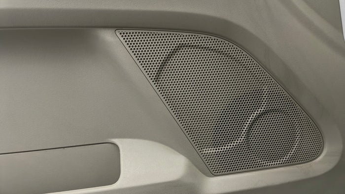 MITSUBISHI PAJERO-Speakers