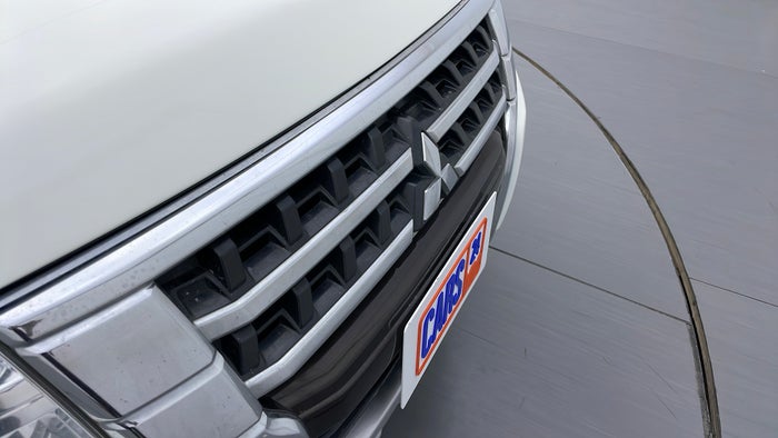 MITSUBISHI PAJERO-Grill Chrome Fade