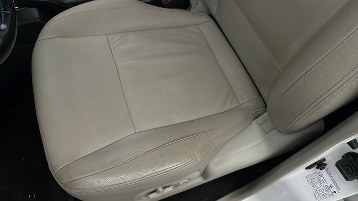 MITSUBISHI PAJERO-Seat LHS Front Faded