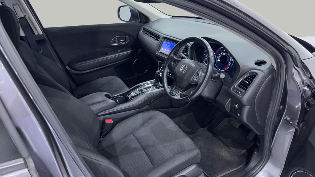 2017 Honda HR-V Vti-s, Automatic, 85115 km, Right Side Front Door Cabin View