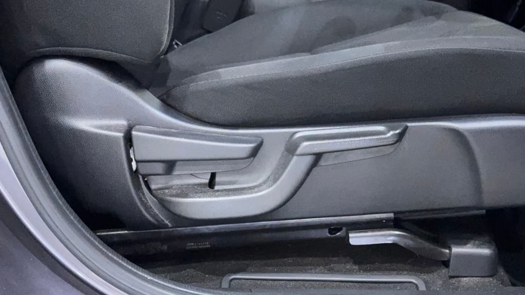 2017 Honda HR-V Vti-s, Automatic, 85115 km, Drivers Side Adjustment Panel