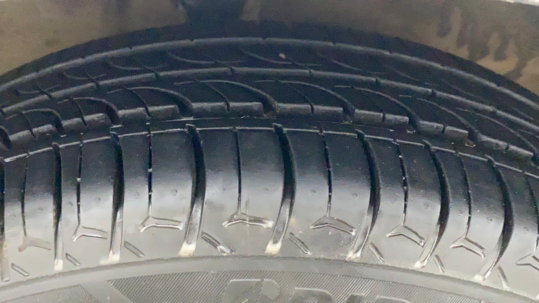 Right Front Tyre Tread