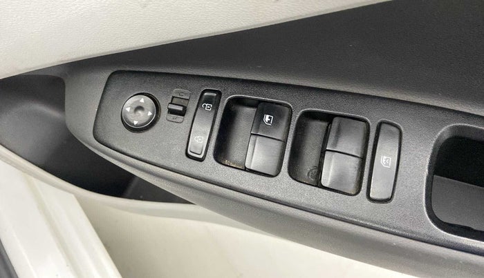 2021 Hyundai GRAND I10 NIOS MAGNA 1.2 KAPPA VTVT CNG, CNG, Manual, 50,380 km, Right front window switch / handle - Power window makes minor noise