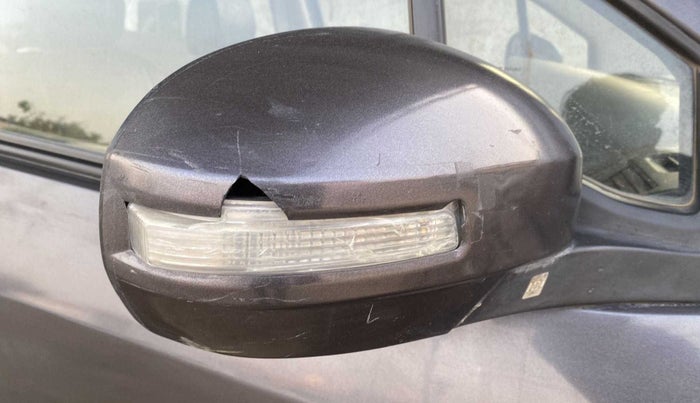 2013 Maruti Ertiga VDI, Diesel, Manual, 40,872 km, Right rear-view mirror - Cover has minor damage