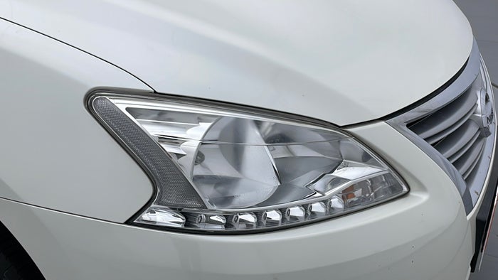 NISSAN SENTRA-Head Light RHS Fading