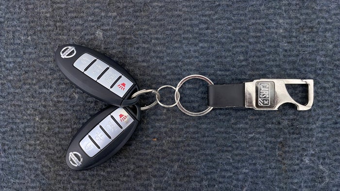 NISSAN SENTRA-Key Close-up