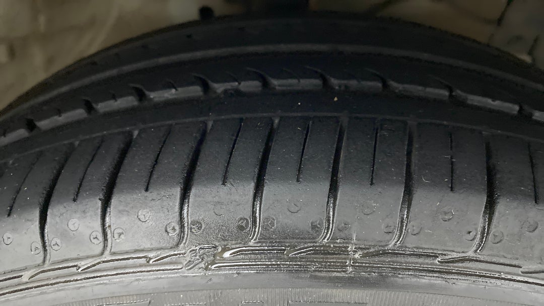 Right Front Tyre Tread