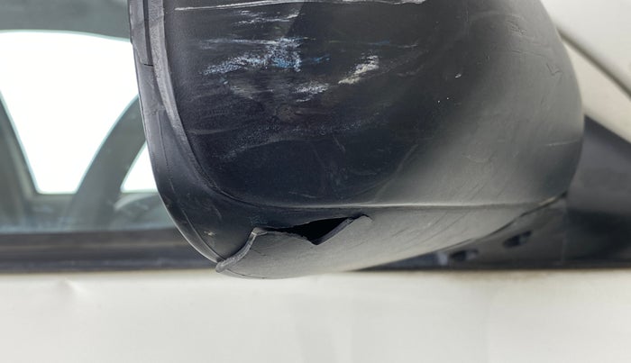 2012 Toyota Etios Liva G SP, Petrol, Manual, 72,731 km, Right rear-view mirror - Cover has minor damage