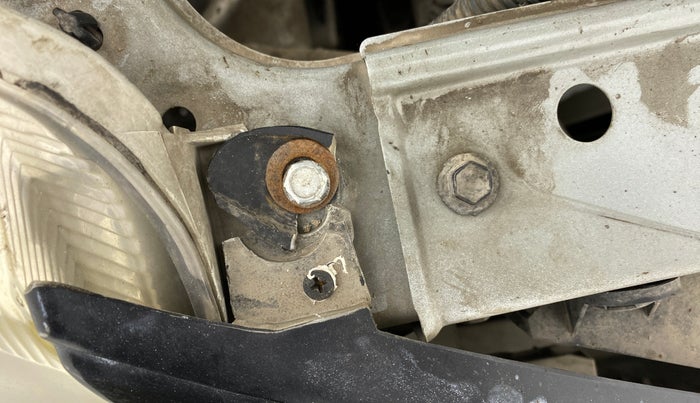 2012 Toyota Etios Liva G SP, Petrol, Manual, 72,731 km, Right headlight - Clamp has minor damage