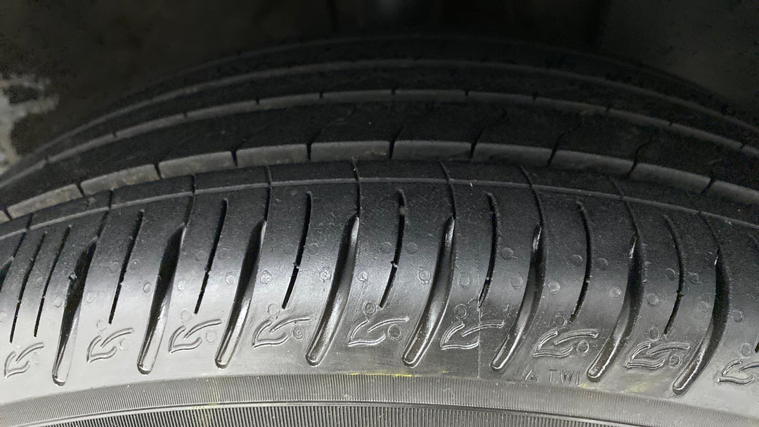 Right Front Tyre Tread