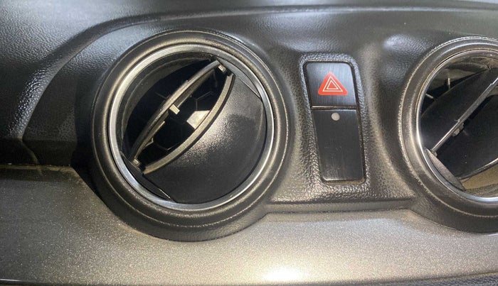 2019 Maruti Swift VXI, Petrol, Manual, 69,784 km, Dashboard - Dashboard minor damage
