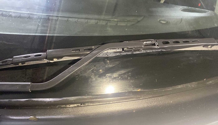 2019 Maruti Swift VXI, Petrol, Manual, 69,784 km, Front windshield - Minor spot on windshield