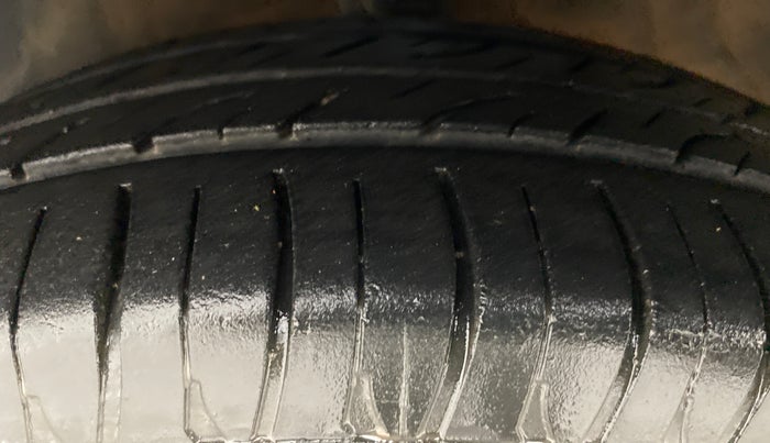 2012 Hyundai Eon MAGNA, Petrol, Manual, 38,391 km, Left Front Tyre Tread