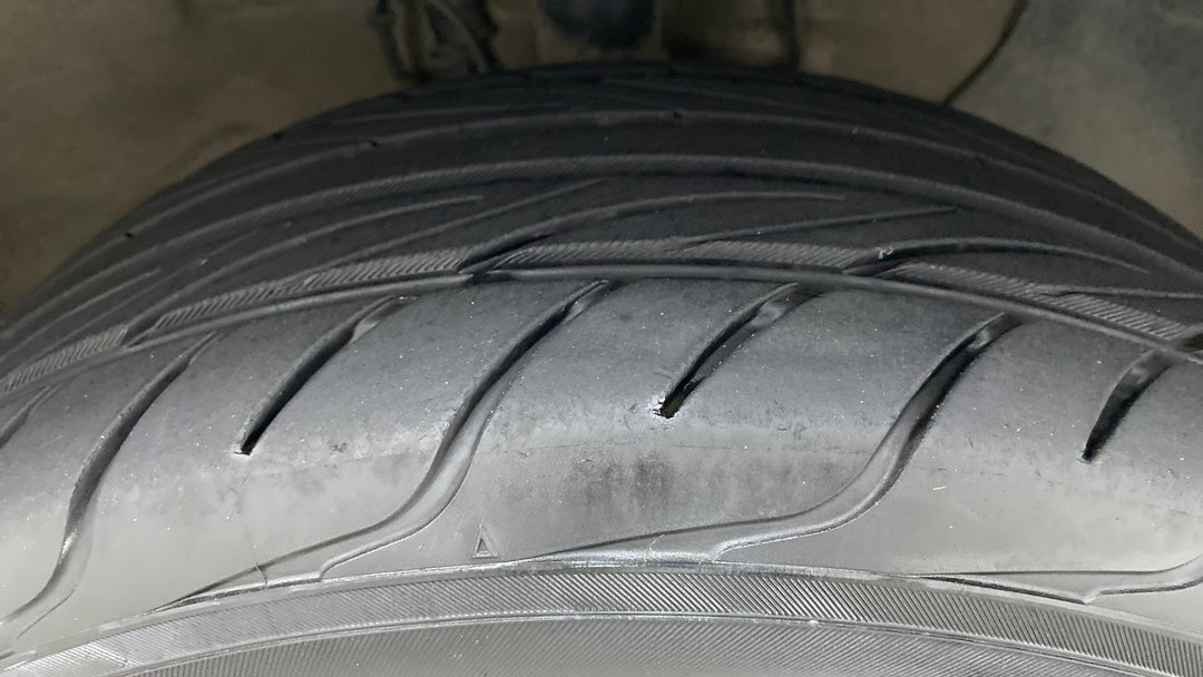 Right Front Tyre Tread