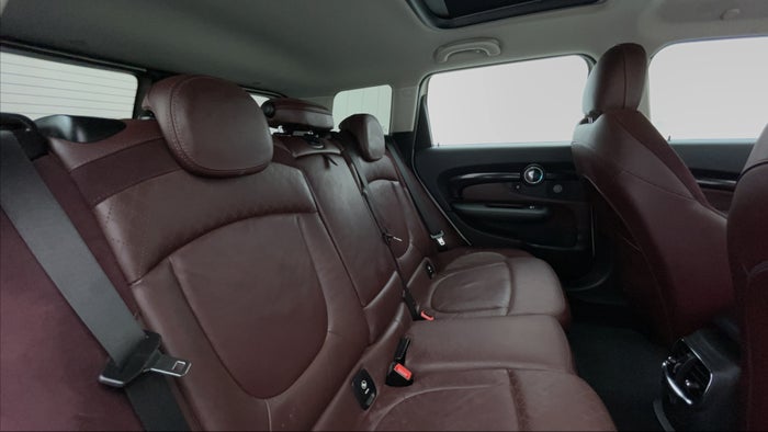 MINI CLUBMAN-Right Side Door Cabin View