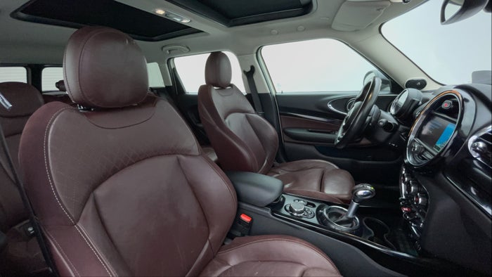 MINI CLUBMAN-Right Side Front Door Cabin View