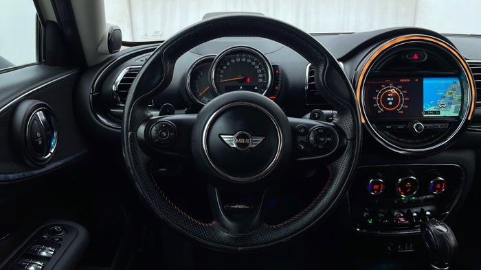 MINI CLUBMAN-Steering Wheel Close-up
