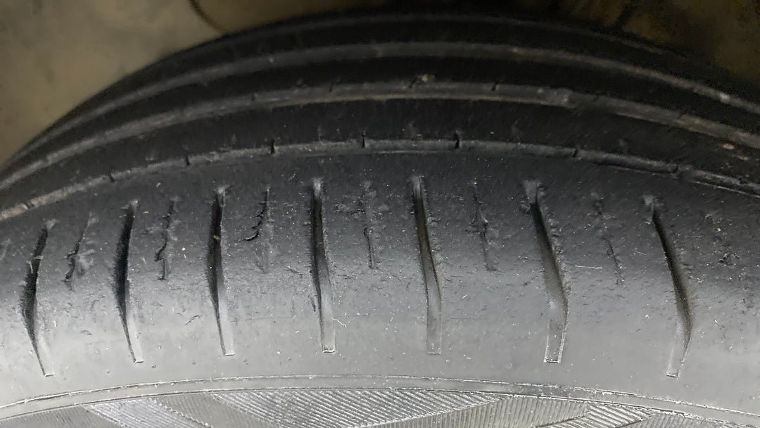 Left Front Tyre Tread