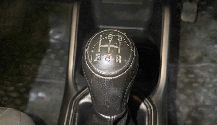 2018 Maruti IGNIS SIGMA 1.2, Petrol, Manual, 69,330 km, Gear lever - Knob has minor damage