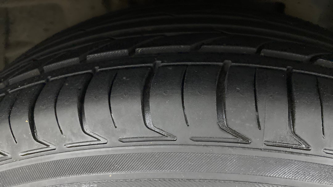 Right Front Tyre Tread
