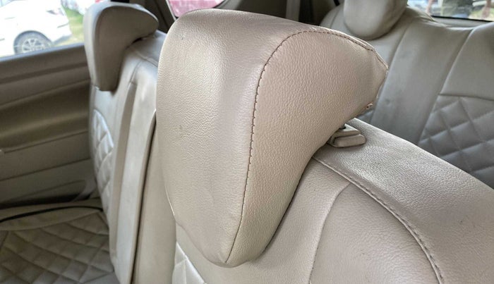 2016 Maruti Ertiga VXI, Petrol, Manual, 51,428 km, Second-row right seat - Headrest adjuster not working