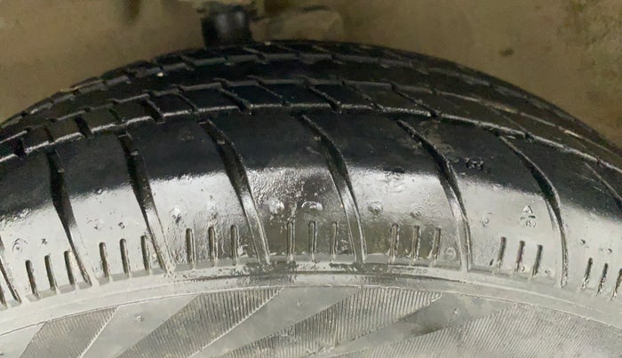 2014 Maruti Celerio VXI, Petrol, Manual, 29,399 km, Left Front Tyre Tread
