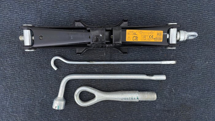 NISSAN SUNNY-Tool Kit
