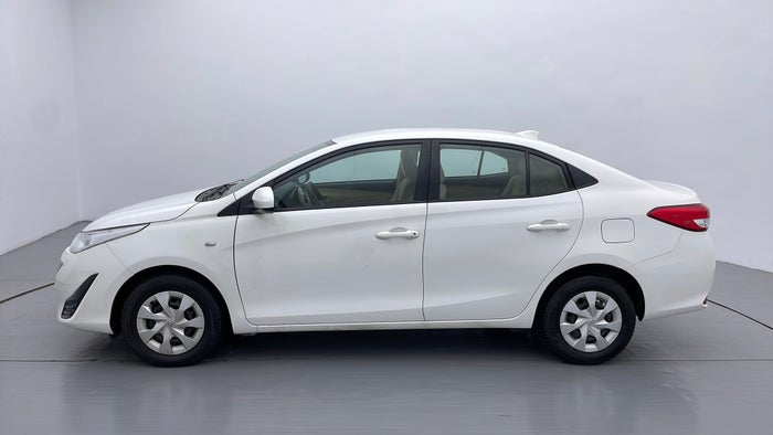 TOYOTA YARIS-Left Side View