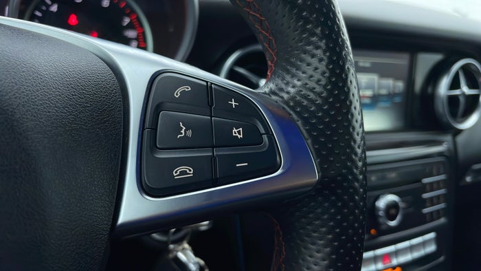 MERCEDES BENZ SLC 200-Drivers Control