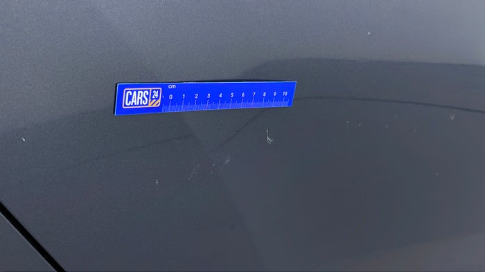 RENAULT DUSTER-Door Exterior RHS Rear Scratch
