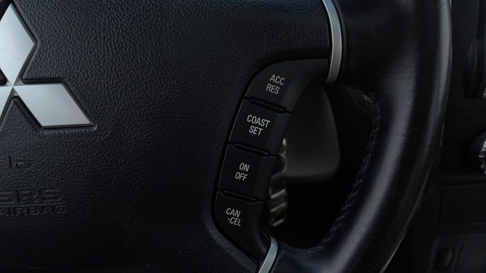 MITSUBISHI PAJERO-Cruise Control
