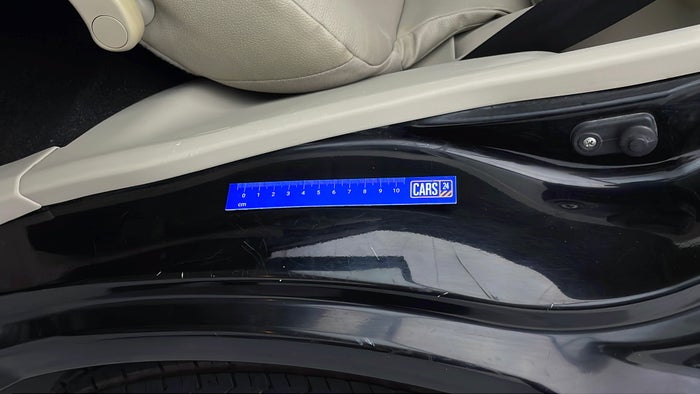 MITSUBISHI PAJERO-Quarter Panel LHS Scratch