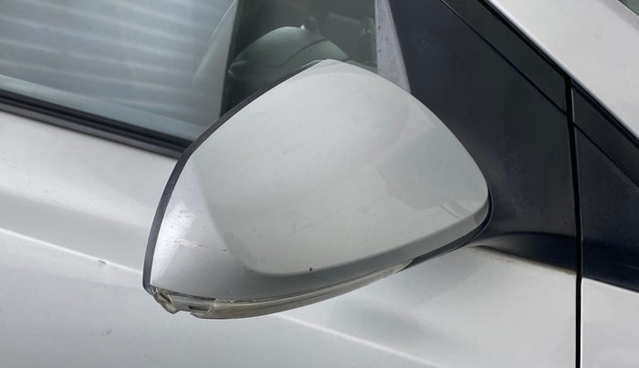 2017 Hyundai Grand i10 SPORTZ (O) 1.2 KAPPA VTVT, Petrol, Manual, 37,646 km, Right rear-view mirror - Indicator light has minor damage
