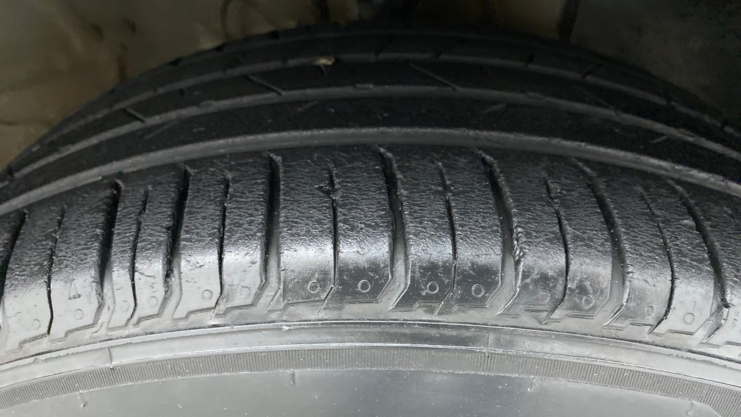 Right Front Tyre Tread