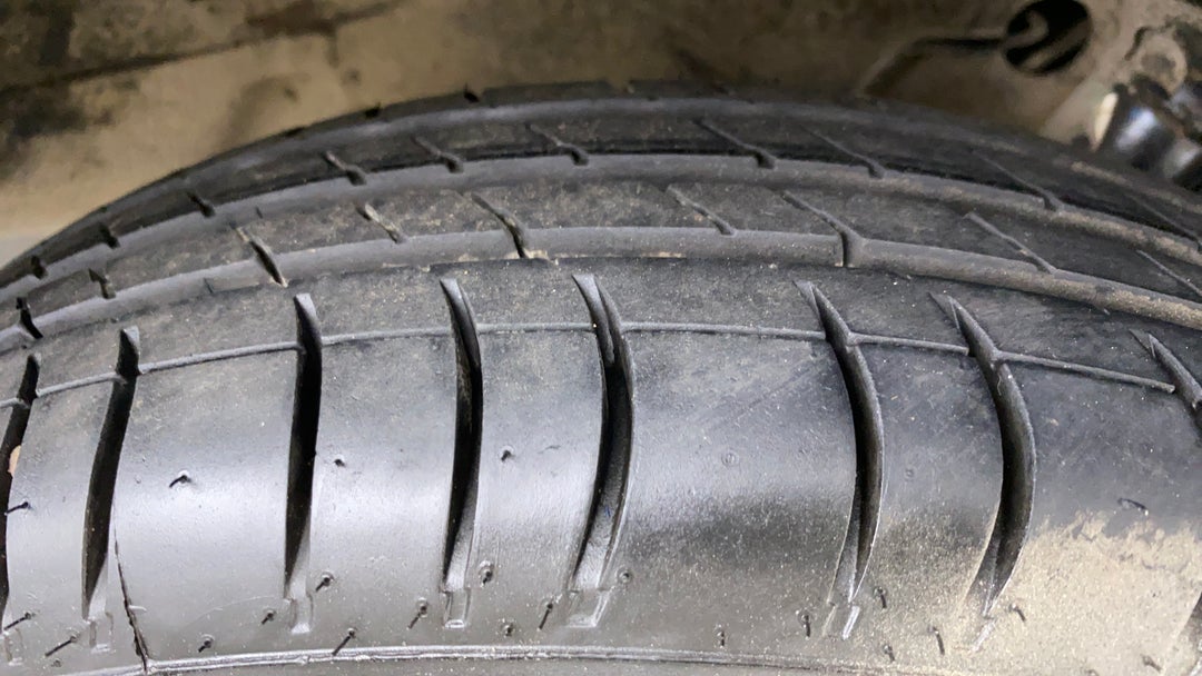 Right Front Tyre Tread