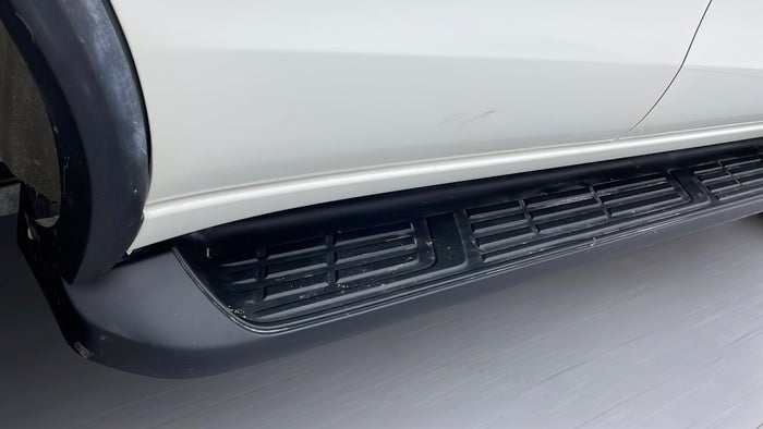 TOYOTA FORTUNER-Running Board RHS Faded