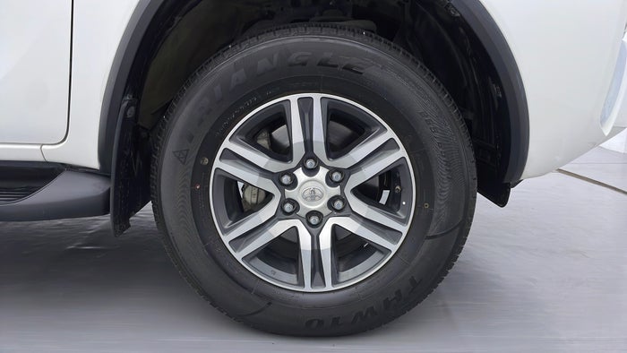 TOYOTA FORTUNER-Right Front Tyre