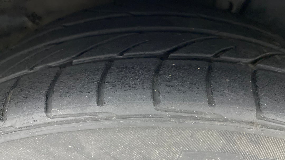 Right Front Tyre Tread