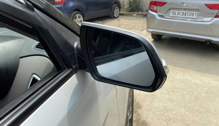 2018 Hyundai Creta SX AT 1.6 DIESEL, Diesel, Automatic, 57,263 km, Right rear-view mirror - Minor folding noise