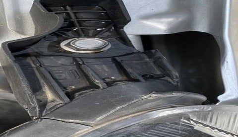 2021 Renault TRIBER RXZ, Petrol, Manual, 9,403 km, Left headlight - Clamp has minor damage