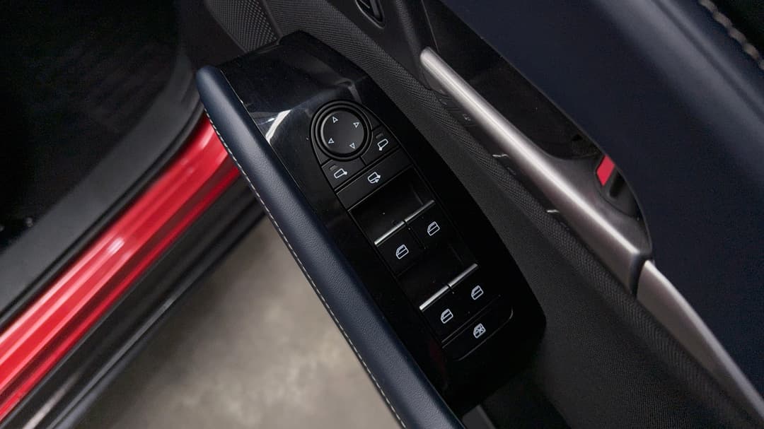 2024 Mazda CX-30 G20 Evolve (FWD), Automatic, 10893 km, Drivers Side Door Panel Controls