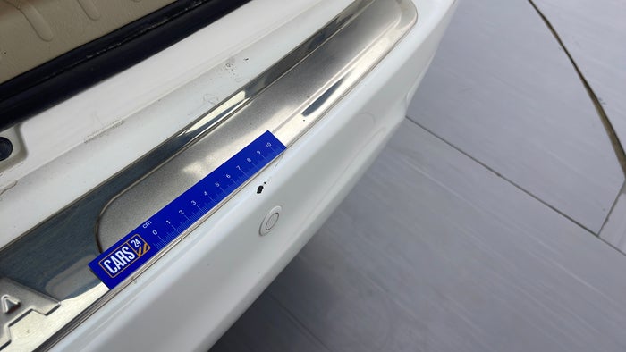 TOYOTA FORTUNER-Bumper Rear Scratch