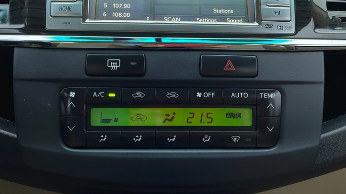 TOYOTA FORTUNER-Automatic Climate Control
