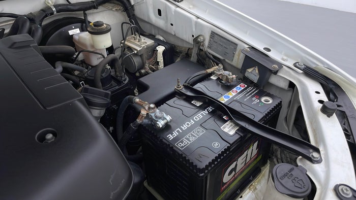 TOYOTA FORTUNER-Battery Cover missing